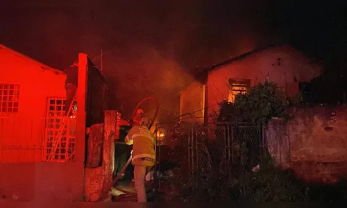 Incêndio atinge residência no João Goulart em Apucarana