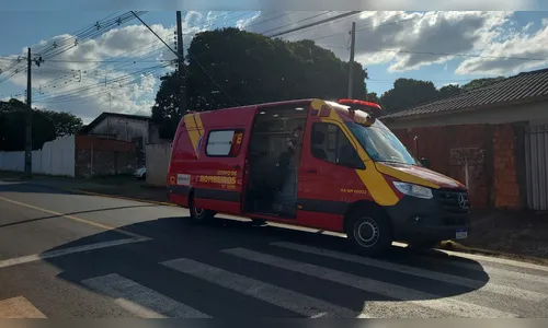Portão de residência cai sobre idosa de 84 anos em Apucarana