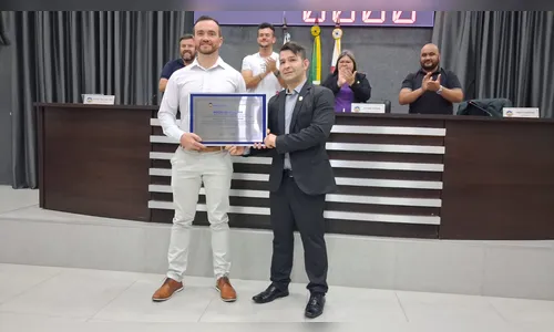 Servidor é homenageado após realizar mais de 50 doações de sangue