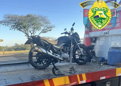 A motocicleta, que sofreu danos materiais, foi recolhida