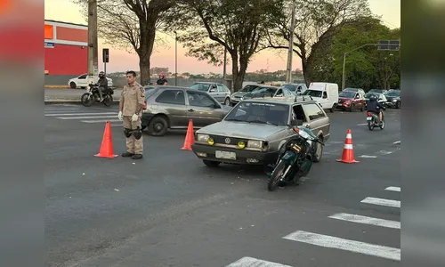 Vídeo mostra acidente entre moto e carro na Minas Gerais em Apucarana