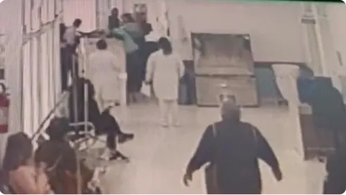 A mulher foi presa após as agressões.