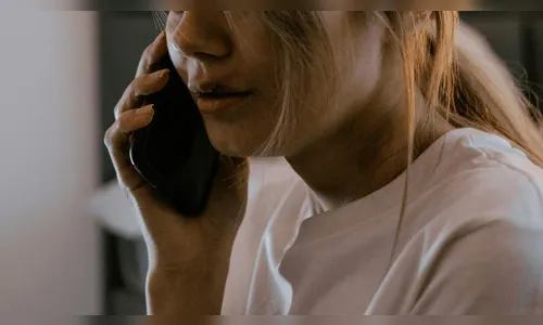 Mulher liga para o 190 e pede dipirona para denunciar agressão