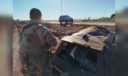 PRF prende traficante após capotar carro com quase 500 kg de maconha