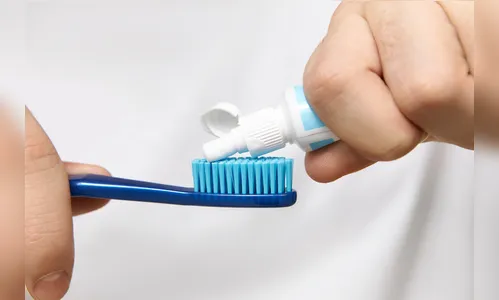 Pasta de dente feita com cabelo pode regenerar esmalte dentário