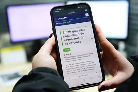 A quitação pode ser feita via pix e o certificado fica pronto em até 15 minutos