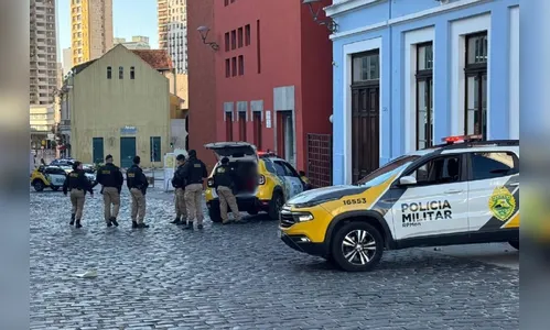 Mulher morre estrangulada no Largo da Ordem em Curitiba