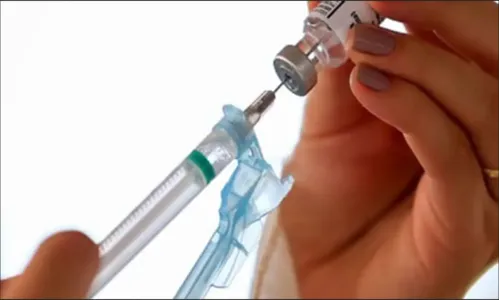A vacina está disponível no Brasil apenas na rede privada.