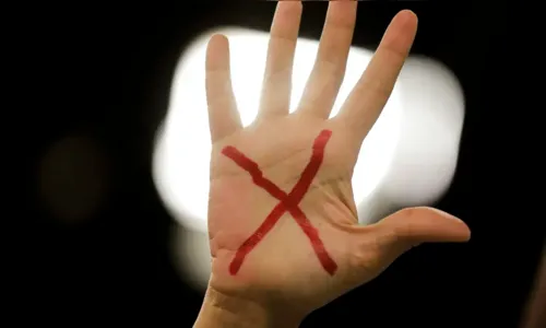 Violência digital contra mulheres atinge níveis alarmantes