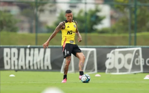 Após semanas fora, Arana retorna aos treinos e surge como opção para reforçar o Atlético-MG em duelo decisivo contra o Flamengo, no Mineirão