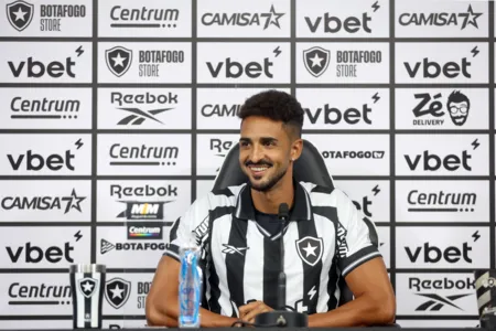 Apresentado no Nilton Santos, Chris Ramos exaltou a torcida e a estrutura do Botafogo em sua chegada ao futebol brasileiro