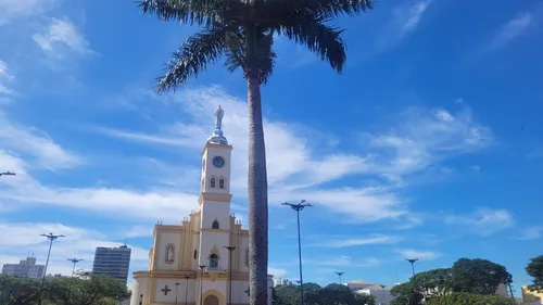 Apucarana amanheceu gelada neste domingo de Dia dos Pais