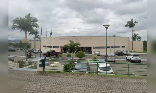 Câmara de Pinhais abre concurso com salários de até R$ 6,6 mil