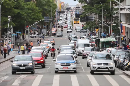 Atualmente, a frota tributada do Paraná é de 4,1 milhões de veículos, sendo que 3,4 milhões deles serão beneficiados com a redução