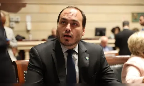 Carlos Bolsonaro passa mal após prisão domiciliar do pai