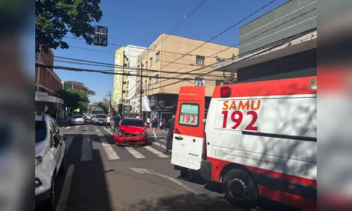 Gestante é atendida pelo Samu após acidente no centro de Apucarana