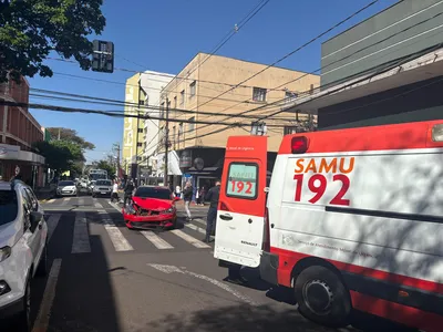 Colisão no cruzamento entre a Rua Ponta Grossa com a Rua Osório Ribas de Paula
