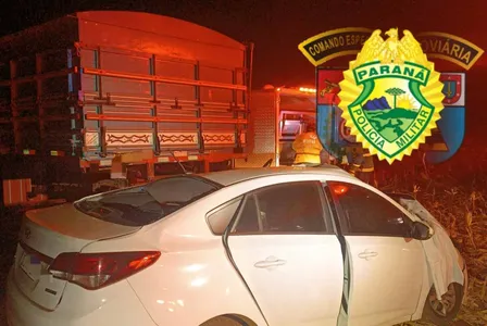 Colisão traseira envolveu um Hyundai HB20 e um caminhão Mercedes-Benz