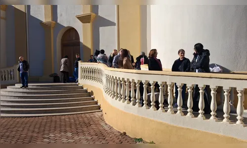 Fila é formada desde cedo para missa do Frei Gilson em Apucarana