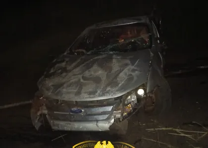 Ford Fusion capotou na PR-986, em Arapongas