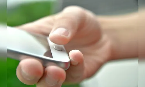 Homem retém celular após prejuízo em borracharia em Apucarana