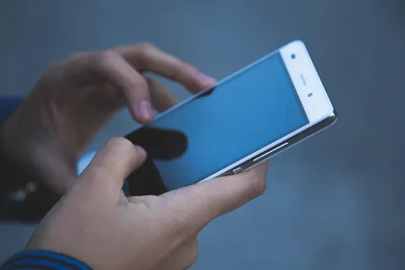 Homem tem celular roubado próximo à rodoviária de Apucarana