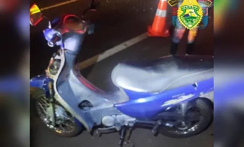 Moto com placas de Arapongas se envolve em acidente em Londrina