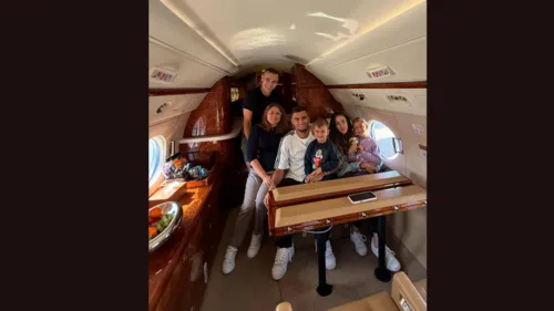 Jogador publicou foto no avião rumo a SP antes de se apresentar ao Verdão