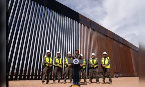 Trump manda pintar muro na fronteira de preto para aumentar calor
