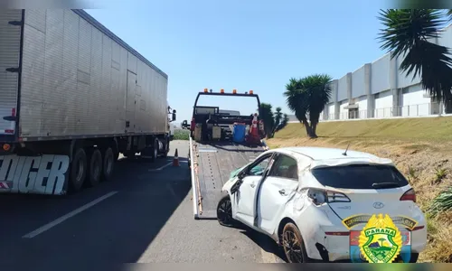 Motorista de 23 anos é encaminhado à UPA após capotamento na PR-444