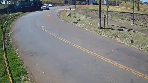 O acidente ocorreu na passagem de nível próximo ao Panela de Pedra