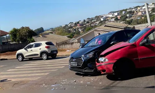 Acidente entre HB20 e Palio deixa mulher ferida em Ivaiporã