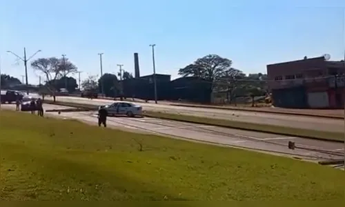 Acidente com carro provoca queda de três postes em Ivaiporã