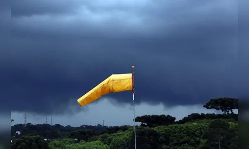 Simepar já registra rajadas de vento de quase 70 km/h no PR; veja cidades