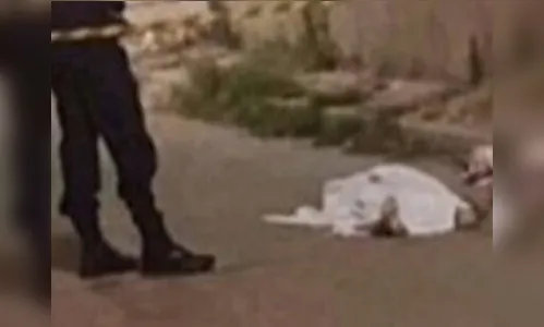 Homem mata esposa a facadas e se esconde dentro de igreja