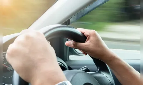 PM flagra adolescente dirigindo Gol no centro de Jardim Alegre