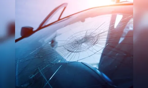 Homem quebra vidro de carro com soco e foge em Ivaiporã