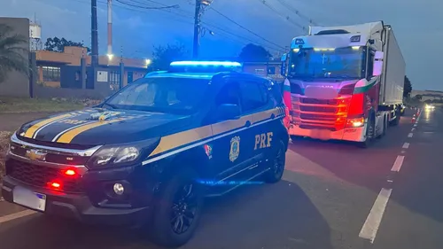O condutor, que é morador de Ponta Grossa, foi submetido ao teste do etilômetro, que registrou 0,8 mg/L de ar alveolar