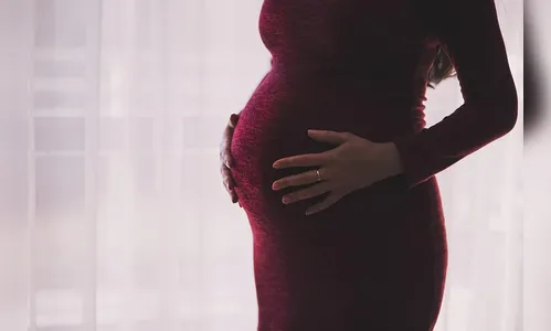 Jovem fica grávida do padrasto após sofrer abuso durante 7 anos