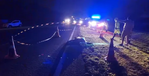 O homem morreu às margens da rodovia BR-277.