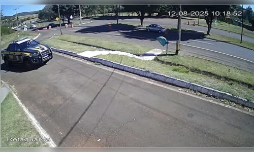 Vídeo mostra homem pulando de carro durante sequestro em Ibiporã