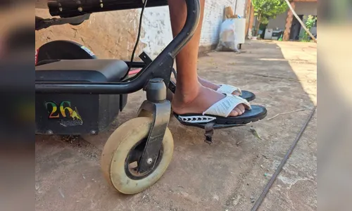 Cadeirante escapa de assassinato, mas cachorro é baleado em atentado