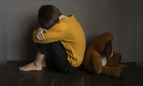 Homem mata filho a facadas após discutir com a esposa