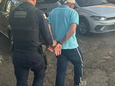 O mandado, expedido pela Justiça de Maringá, aponta que o suspeito já foi julgado e condenado pelo crime de homicídio.