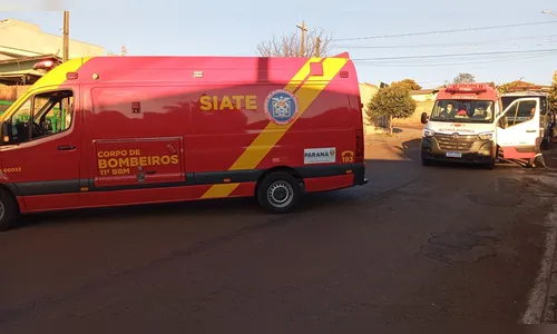 Motociclista bate em carro estacionado e fica ferido em Apucarana