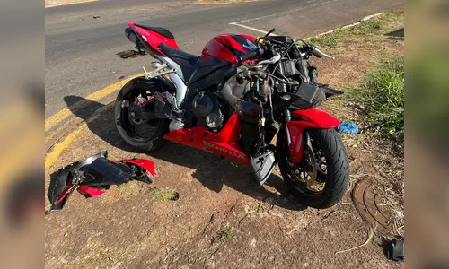 Jovem em moto esportiva fica ferido após acidente em Apucarana