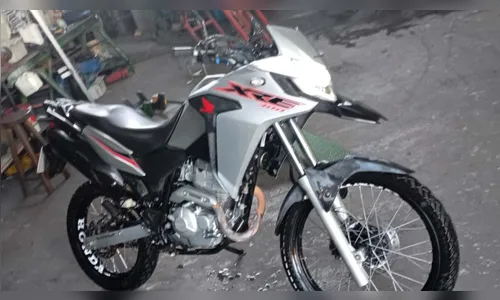Moto é furtada após loja ter porta de vidro quebrada em Ivaiporã