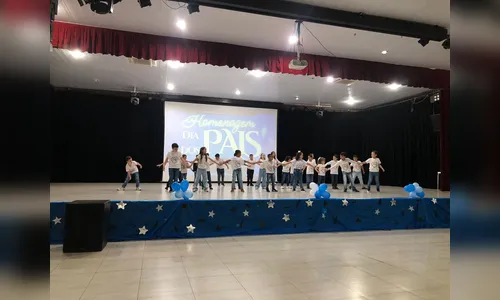 Alunos da Escola Olavo Bilac realizam apresentações de dia dos pais