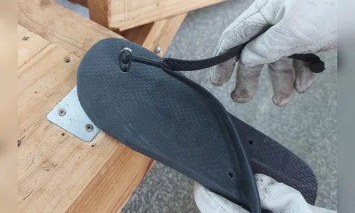 Detentos produzem mais de mil pares de chinelos por mês no Paraná