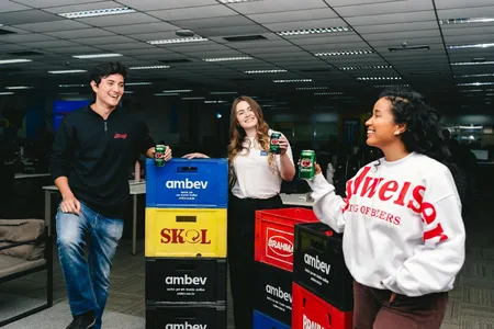 Programas de Trainee e Estágio Ambev 2026 estão com inscrições abertas